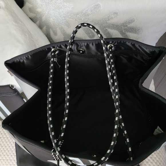 Brand new PRENELOVE large naprene tote and make up bag. 12x15x9 - Picture 4 of 10